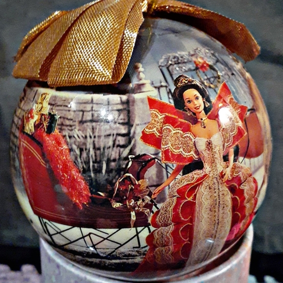 1997 MATRIX HOLIDAY BARBIE DECOUPAGE ORNAMENT - Picture 3 of 4